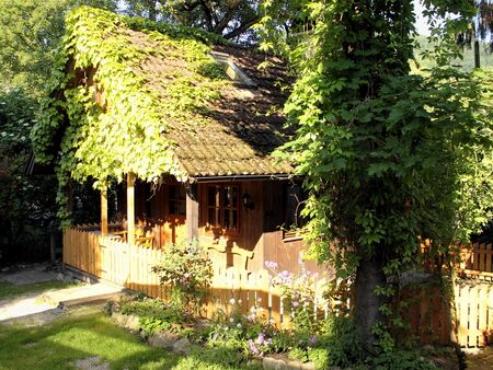 Für Hunde: Gartenhaus 21 mit Zaun